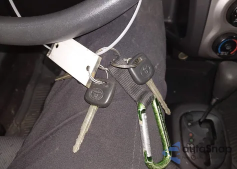 2010 Toyota Yaris z USA, uszkodzony, nr VIN JTDJT4K36A5295572